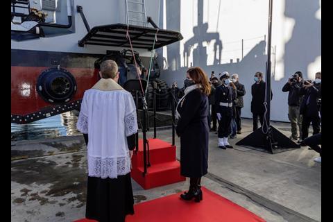 The climax of the ceremony was the blessing of the vessel, followed by the traditional smashing of the bottle by the ship godmother, niece of Lieutenant Petrucci